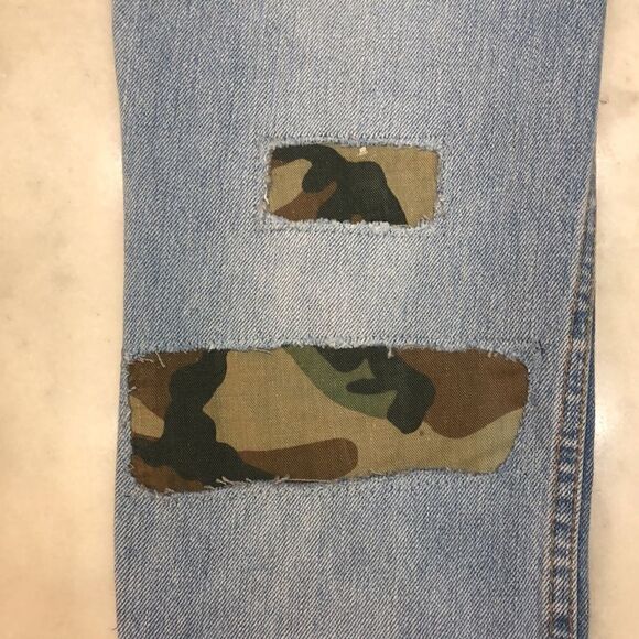 Vintage Levi’s 514 Reworked With Camo Patches Size 5 30x31.5 Made in USA - Picture 8 of 15